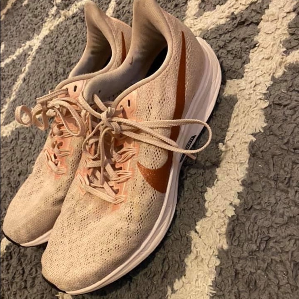 Women’s Nike zoom Pegasus 36 size 9.5 pink with rose gold
